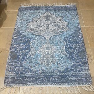 Blue and White Patterned knotted flat Rug 5x3 (For 2 Rugs)